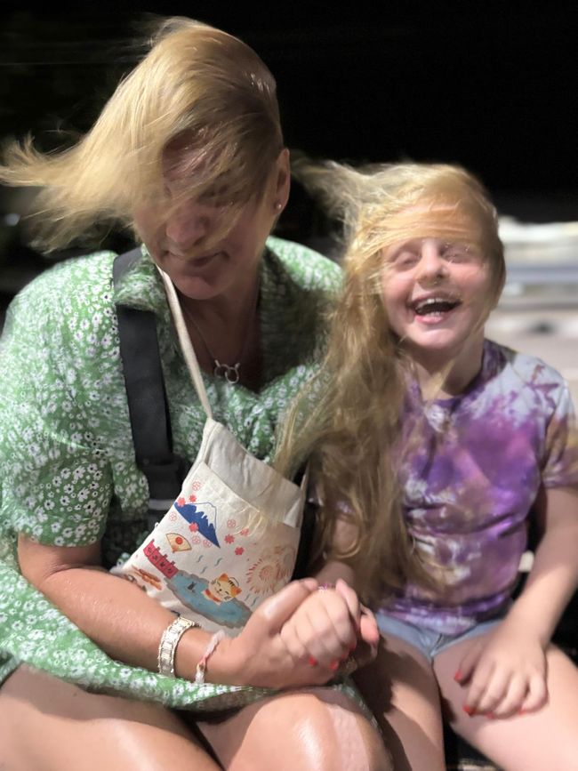 Pools und Strandliegen