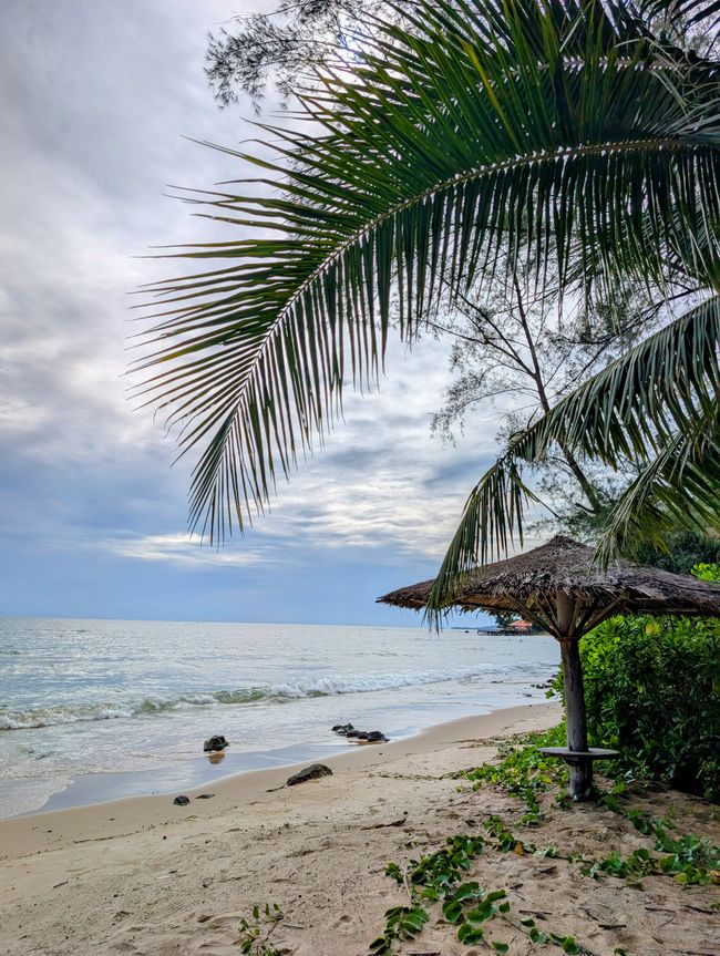 Eine ausgestreckte Hand am Fensterbrett
