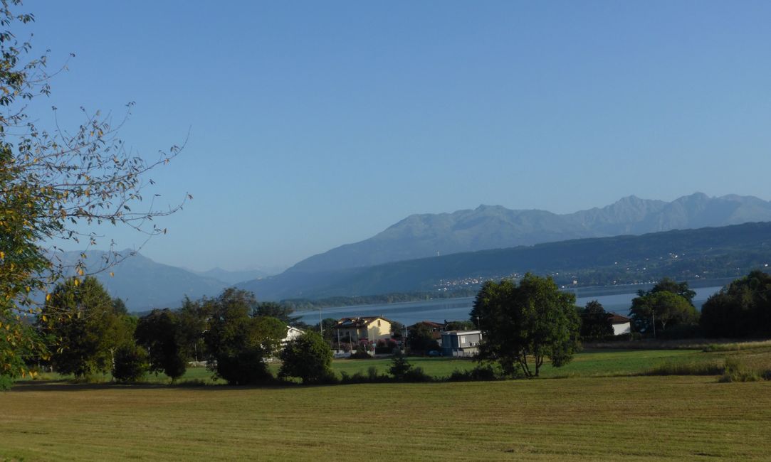 La primera subida y una última buena vista del Lago Viverone y Val Aosta