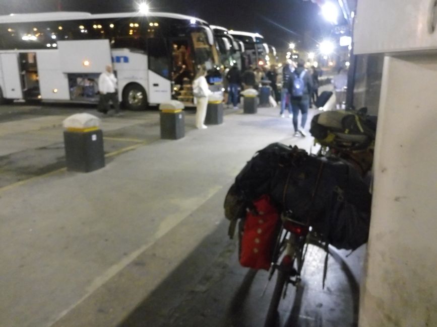 En la estación de autobuses en Estambul a las 5h