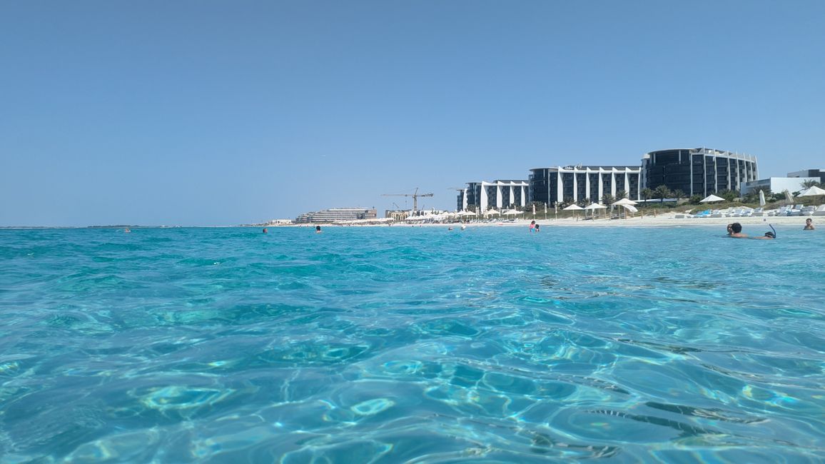 Tag 6 (2024) Drei Kirchen, Saadiyat Beach Club & Global Village