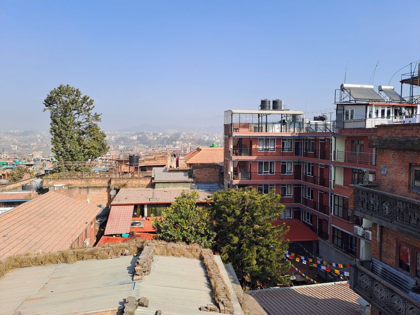 Bhaktapur von der Dachterasse meiner Unterkunft aus. 
