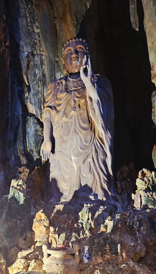 Lady Buddha, Marmorberget och Am Pu grottorna 💕