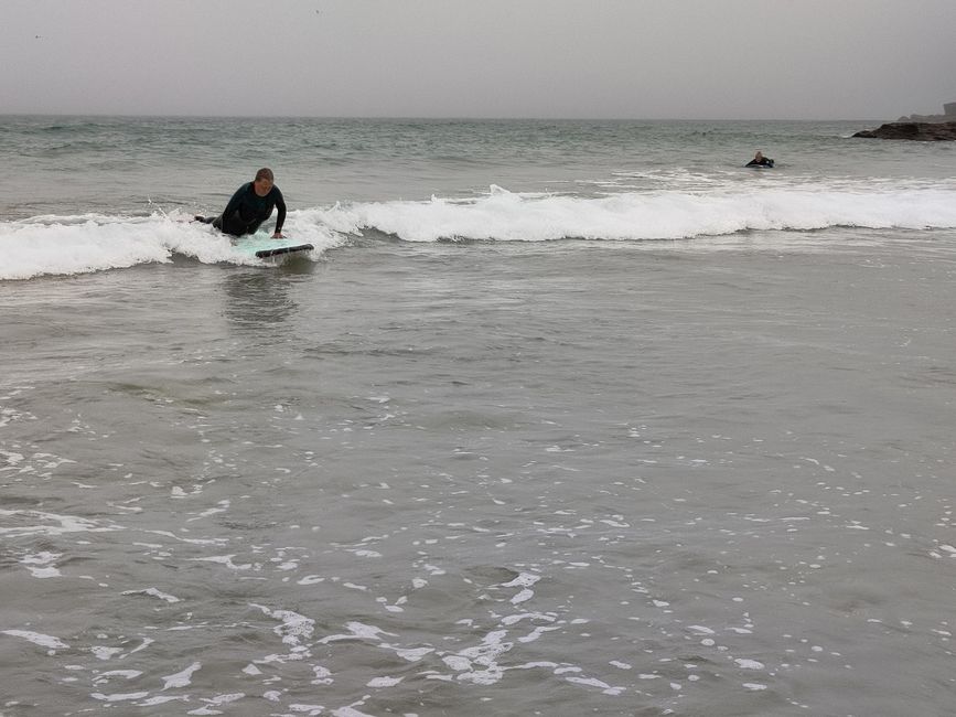 Surfing à la playa de Luaña