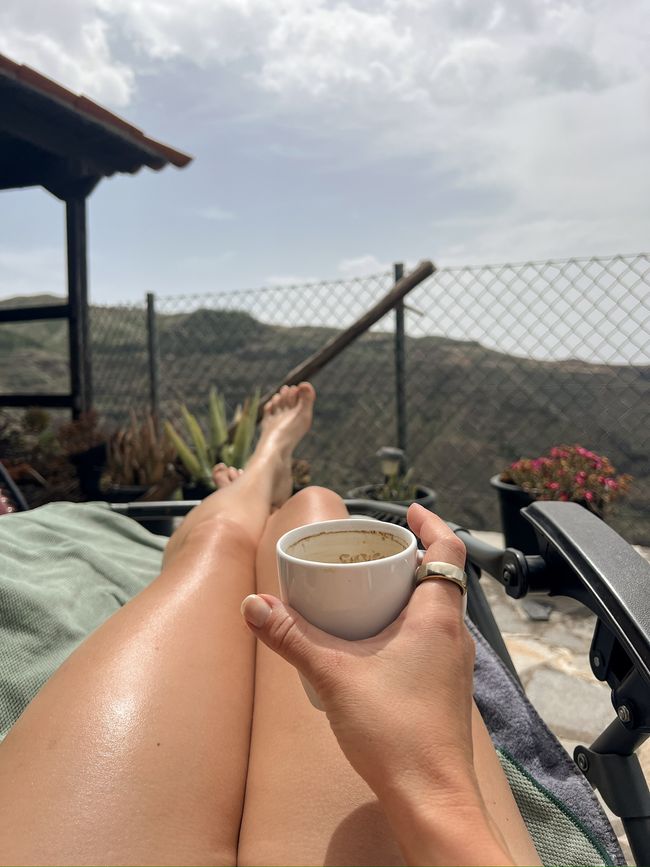 sun charging with caffee