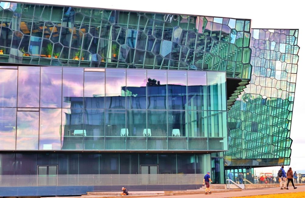 Die Harpa, Harfe ist das Konzerthaus Reykjaviks