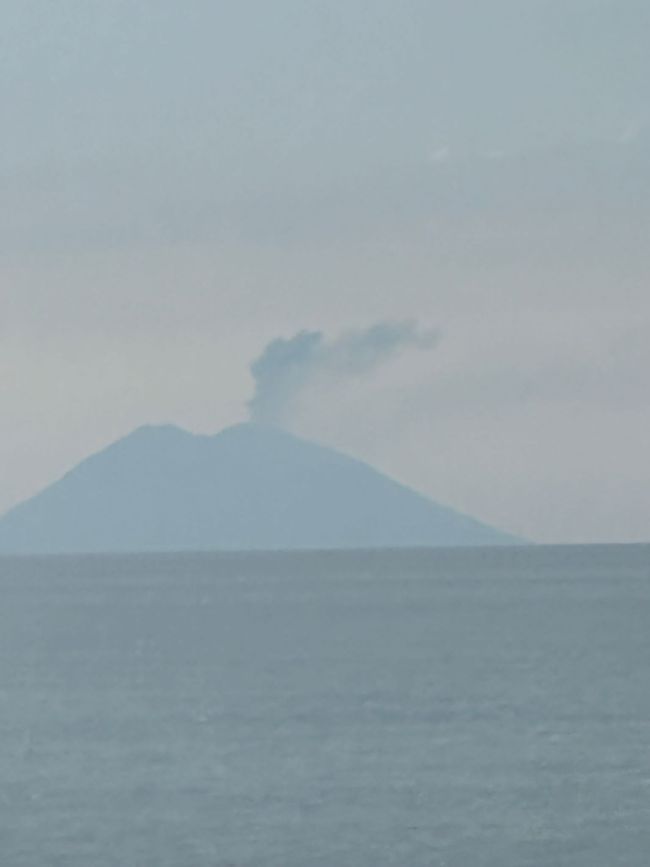 Stromboli spuckt wieder 