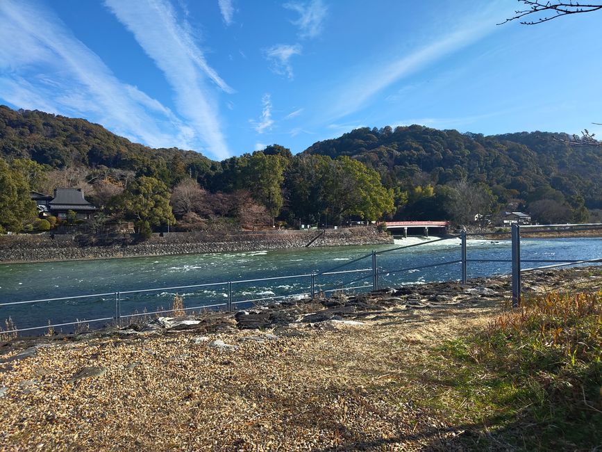 Der Uji River fließt mitten durch Uji
