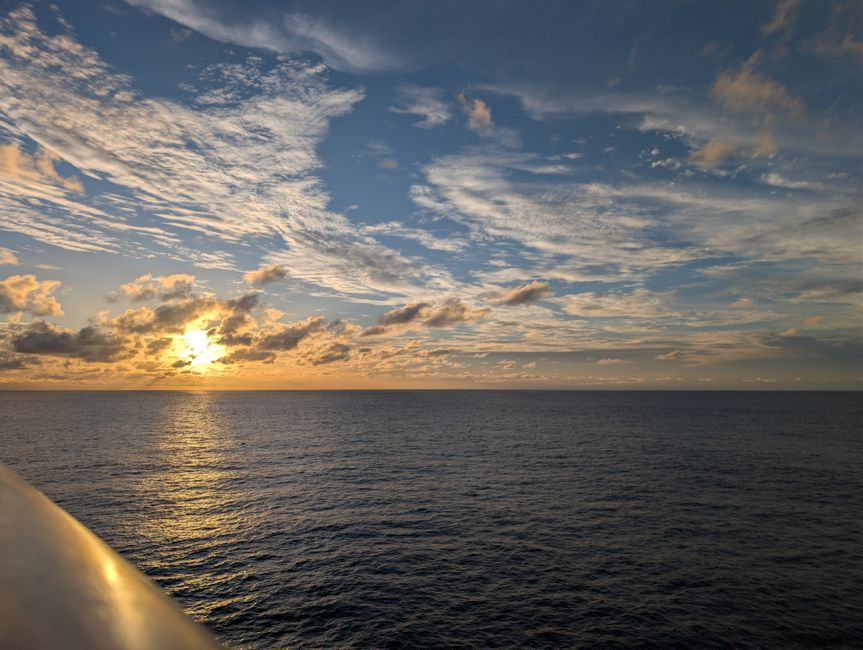 Tag 12 – Seetag: Fliegen, Fitness und ein Abend voller Highlights 🚢🌅
