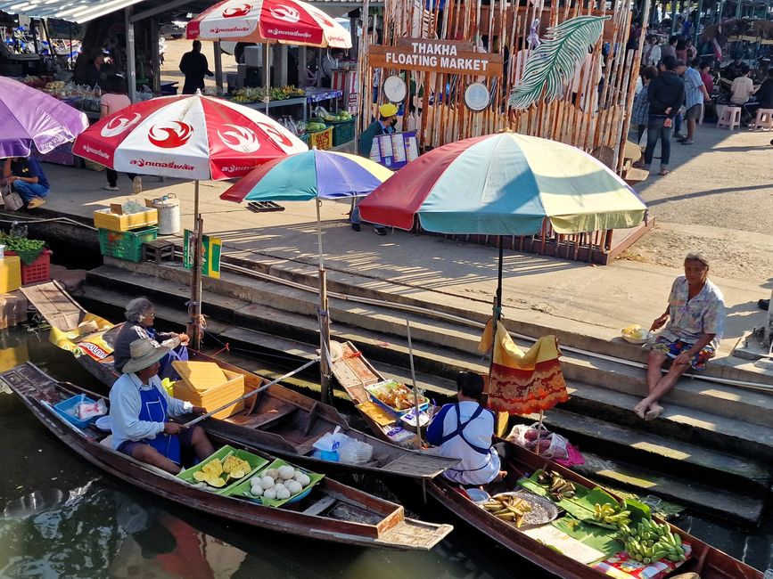 Mercado flotante local Takha
