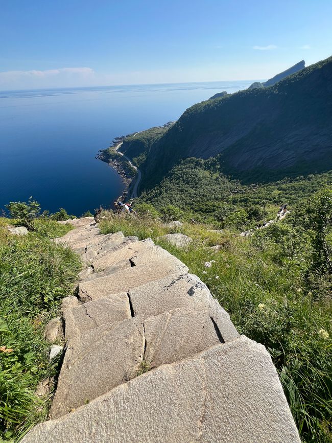 Tag 10: Urlaub vom Auto, Treppen-Qualen am Reinebringen & Wale in Sicht!