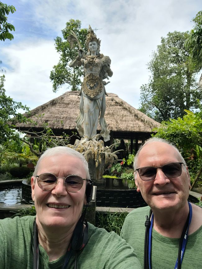 Tag 111/112 und 113 von 175: Kreuzfahrt rund um die Welt - Benoa/Bali und Seetag