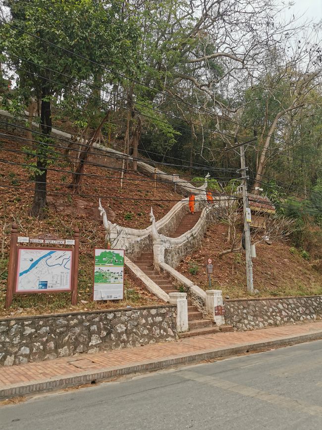 Entry to Laos - first temple tour through Luang Prabang