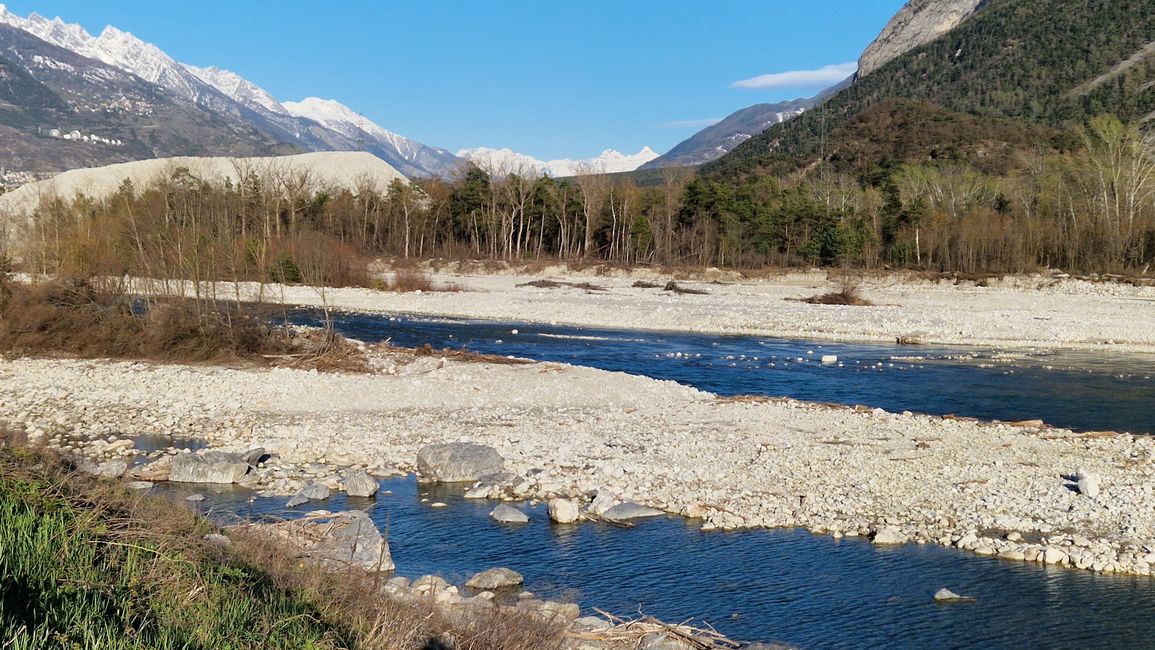Rhone beim Campingplatz 