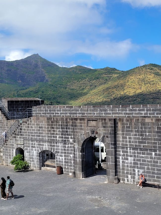 Tag 132 und 133 von 175: Kreuzfahrt rund um die Welt - Port Louis/Mauritius - geänderte Route - weiträumige Umfahrung der Krisengebiete