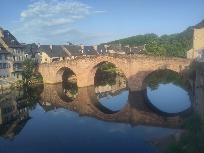 sur le plateau d'Aubrac, à Le Puy-en-Velay et jusqu'au Rhône...