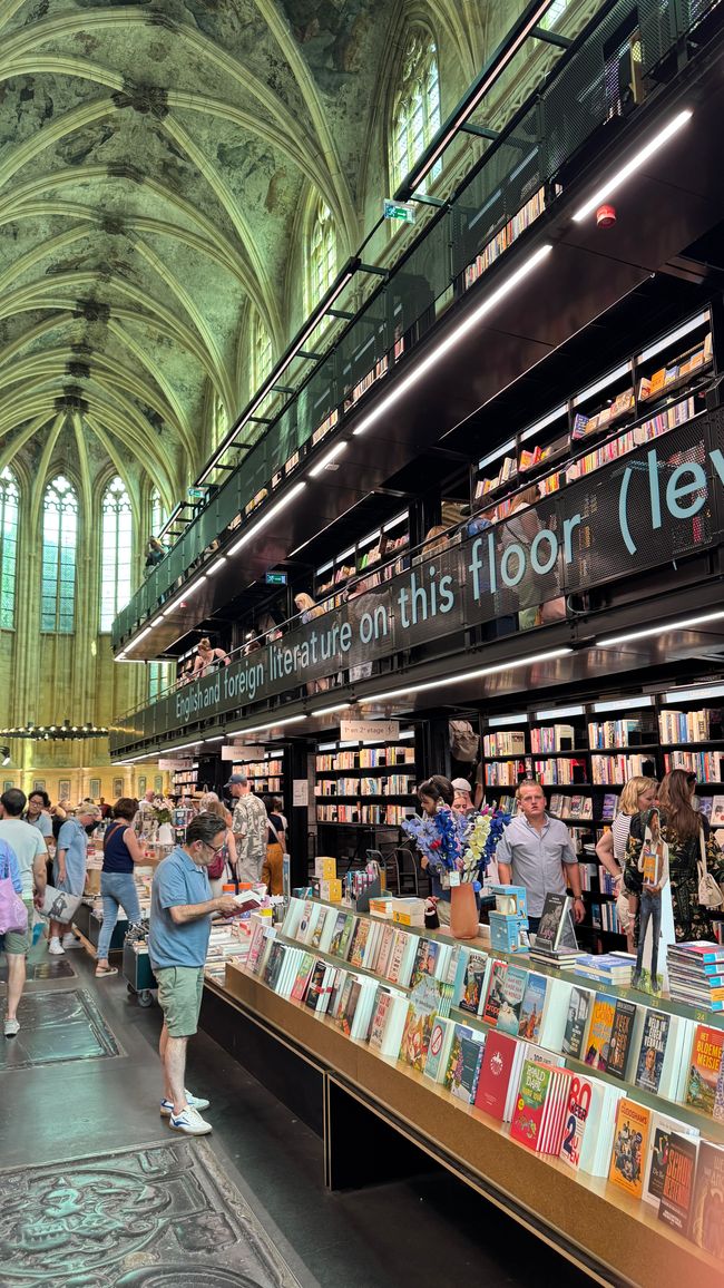 Bibliothek in der Kirche