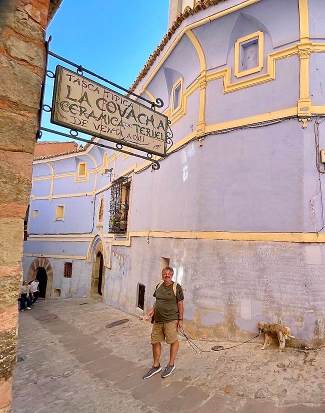 The blue house, which is actually purple. Pipo is marking it so we can find it again if needed.