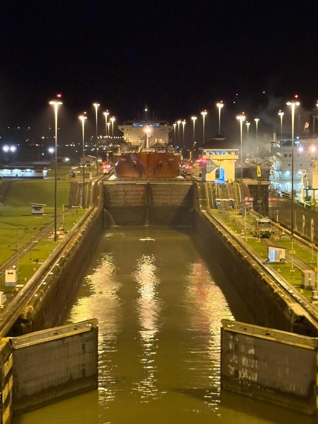 18. Tag Durchfahrt Panama Kanal 12.12.2025