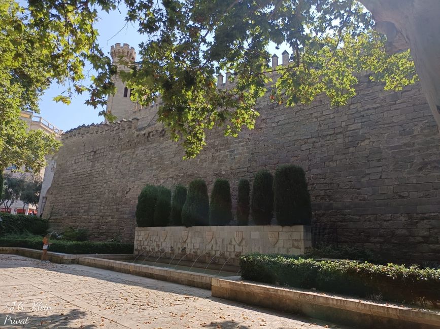 Außenmauer des Almudaina-Palastes