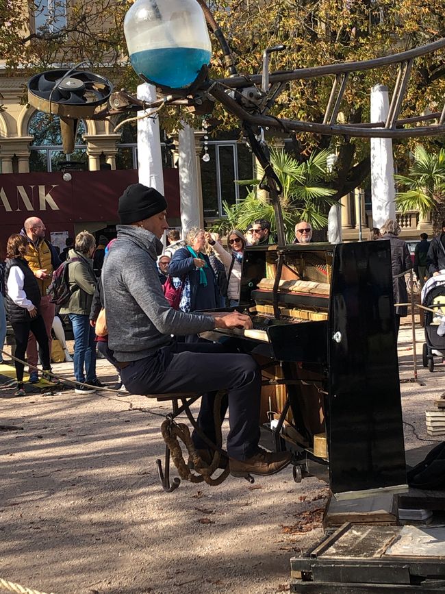 The flying carpet, driven by piano sounds