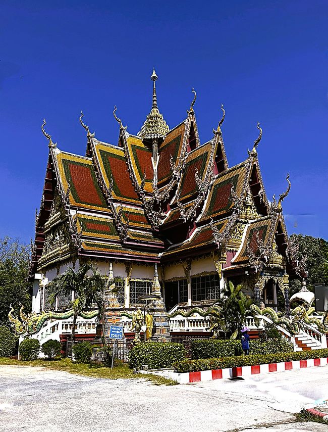 Ein Tempel im Wat Plai Laem-Komplex