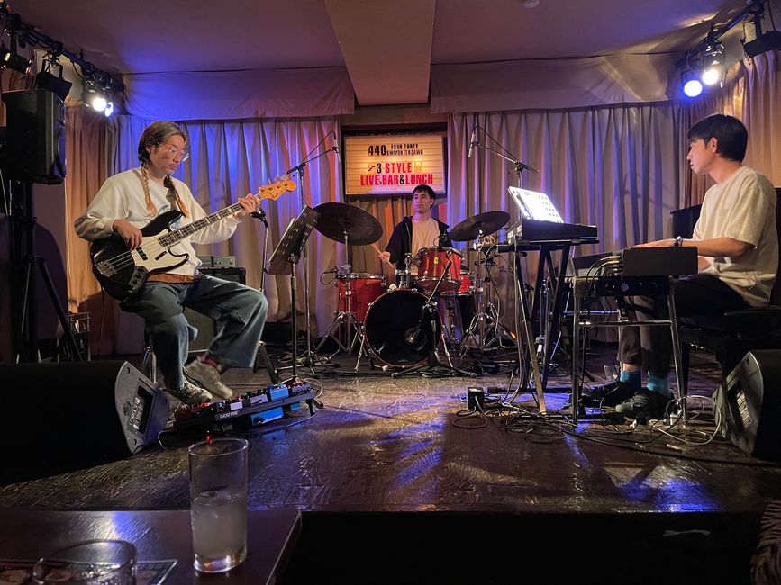 Kleine Jazz-Session in Shimokitazawa mit Jari