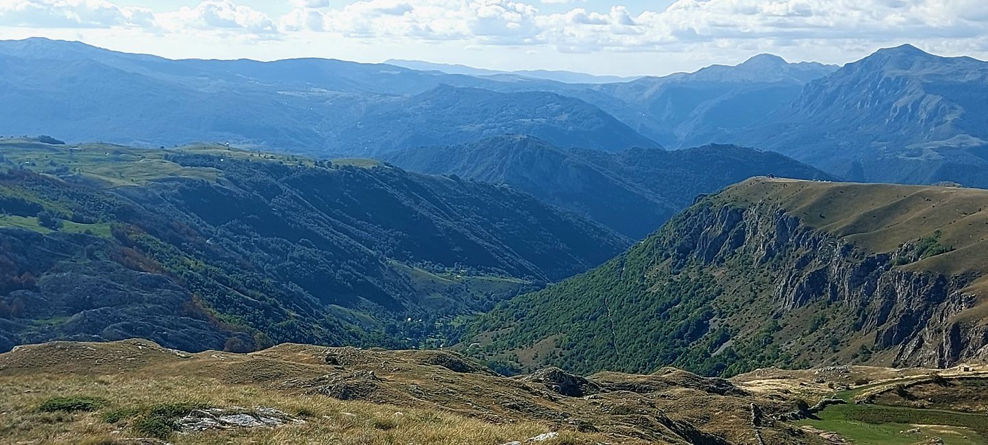 Un viaje de superlativo: a través de las montañas en Montenegro