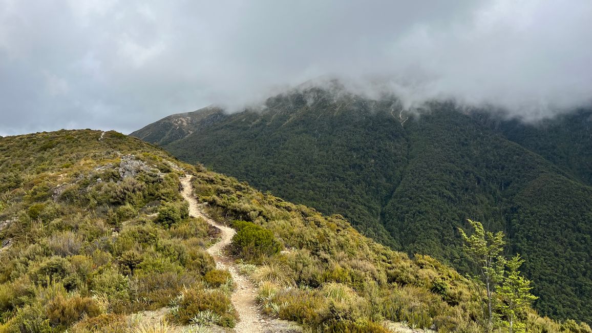 Mount Somers - Gipfel in dunklen Wolken