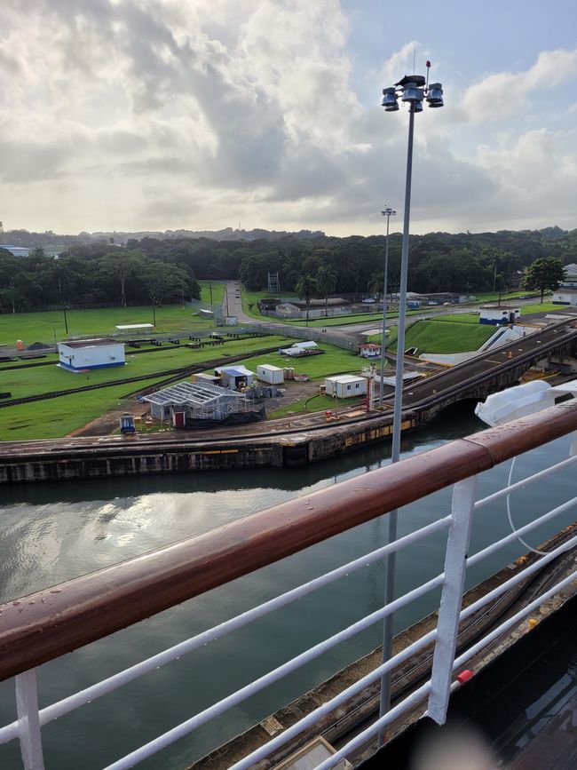 Day 41 of 175: Around the world cruise - Day passage through the Panama Canal