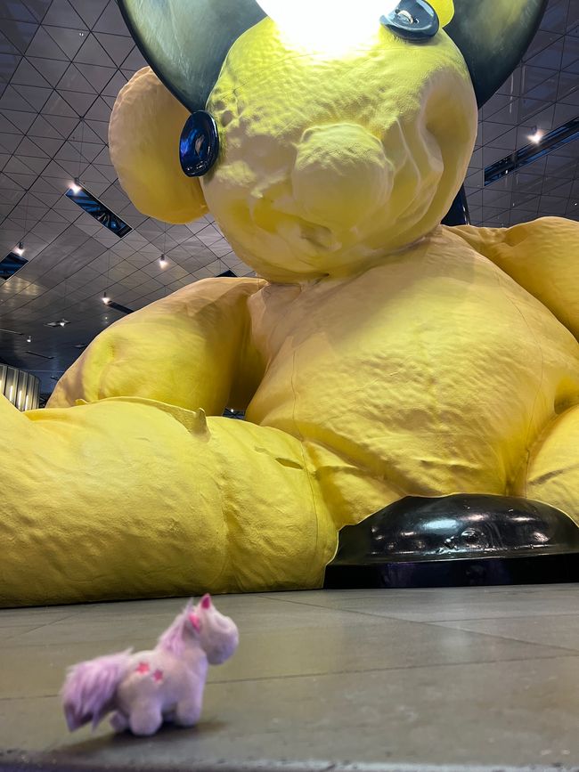 Abflug ins Abenteuer: Ursula, die Schere und ein großer Freund in Doha