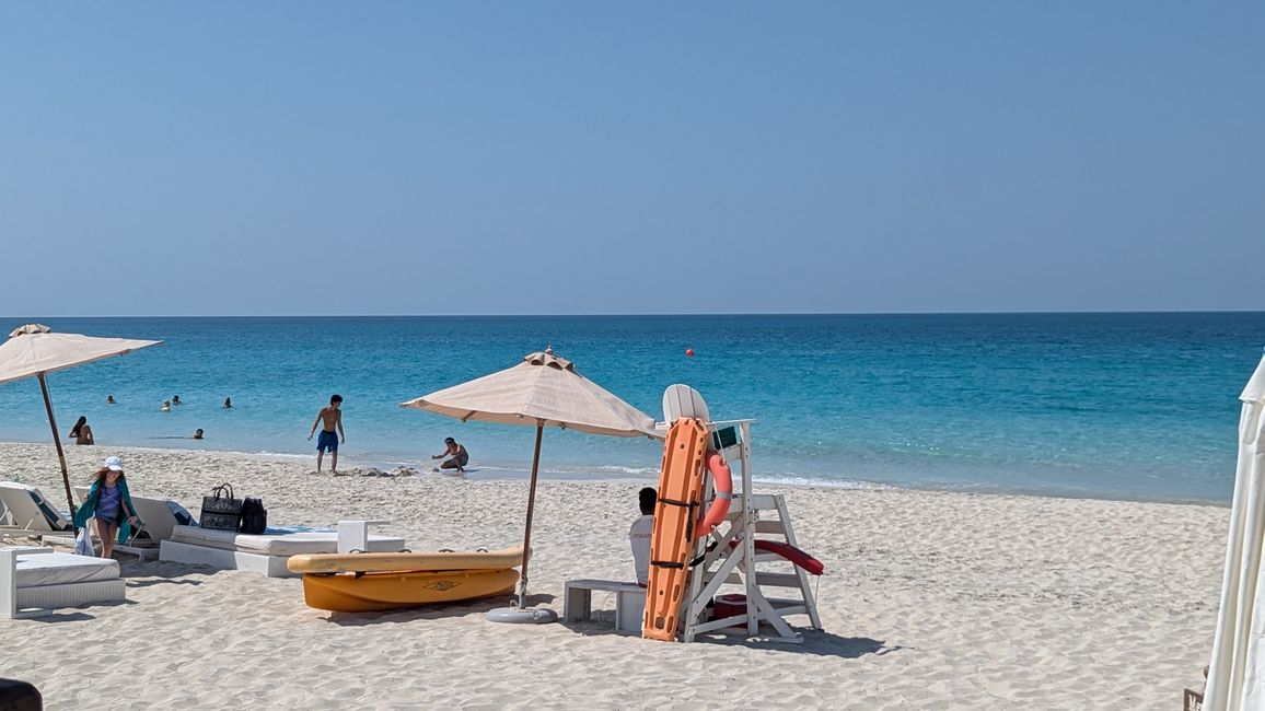 Tag 6 (2024) Drei Kirchen, Saadiyat Beach Club & Global Village