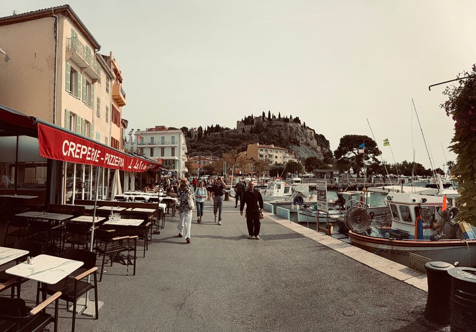 An der Strandpromenade von Cassis