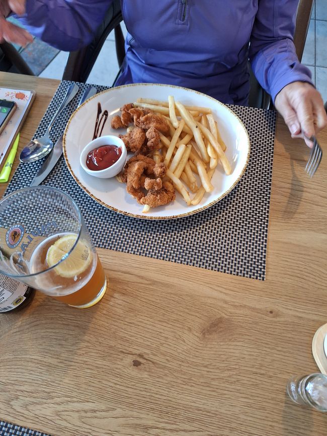 Hähnchen paniert mit pommes