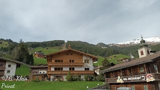 Blick vom Balkon und von der Straße