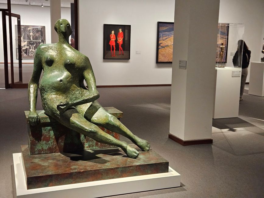 „Seated Woman“ von Henry Moore