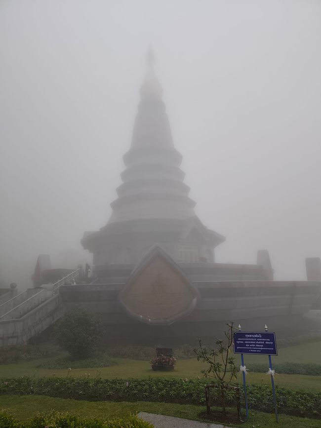 PARTE 3 – NIEBLA, TEMPLOS Y MUCHOS PASOS