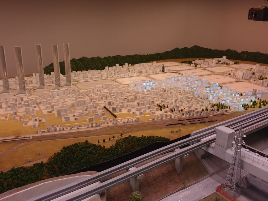 Tokyo III mit Hauptgebäuden unter der Erde
