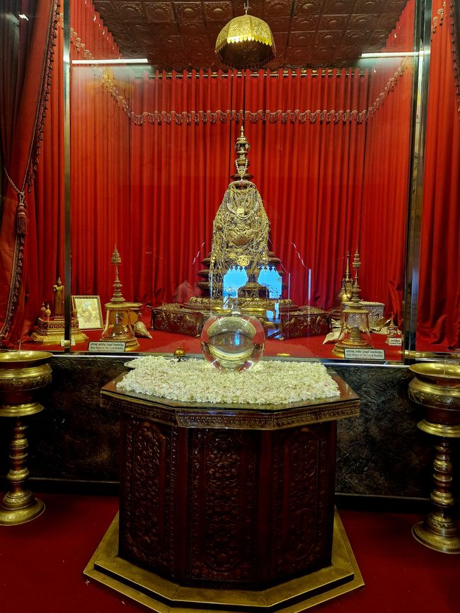 Kandy - Diente de Buda y 'la santa oásis de paz y iluminación'.