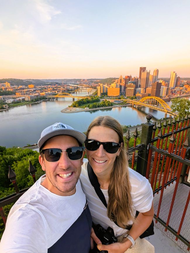Sonnenuntergang mit Sicht auf Pittsburgh vom Mt. Washington