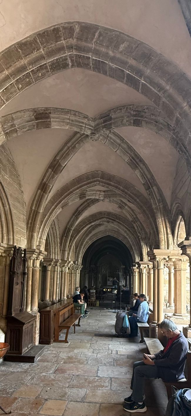Kreuzgang Basilique Notre-Dame de Beaune