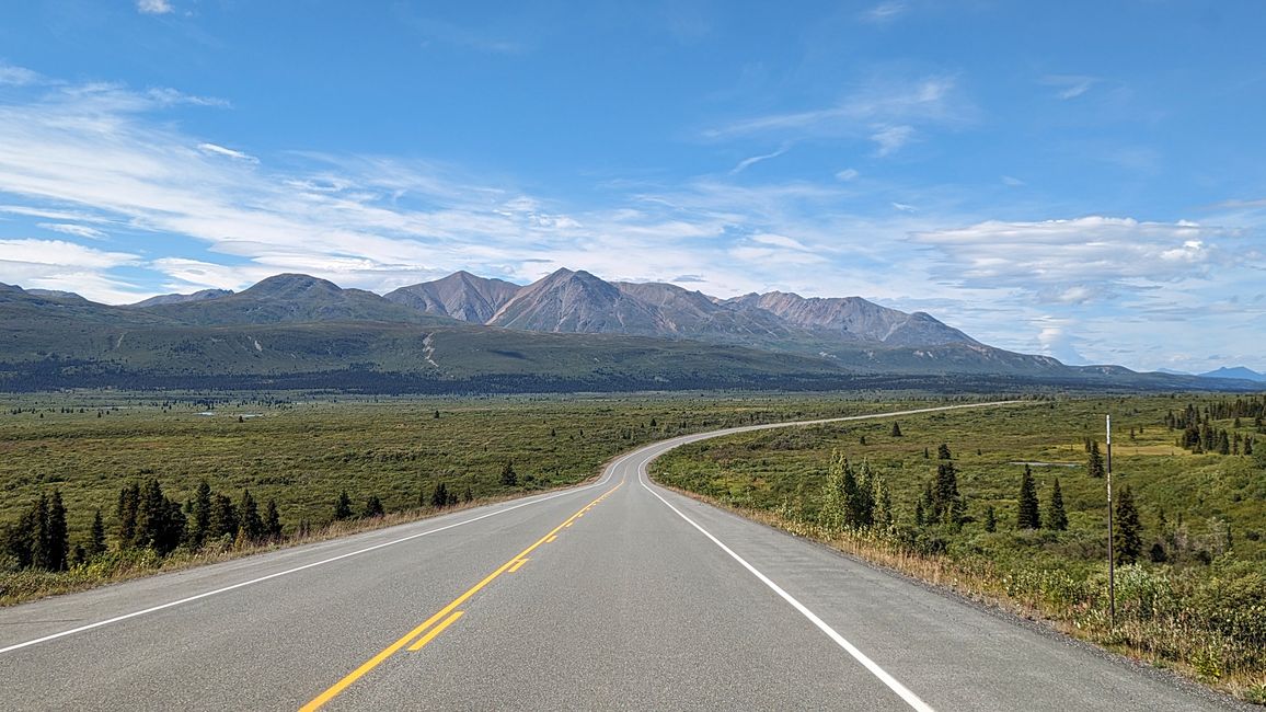 Tag 27: Bärenshow & fantastische Bergwelten - zurück nach Yukon/Kanada