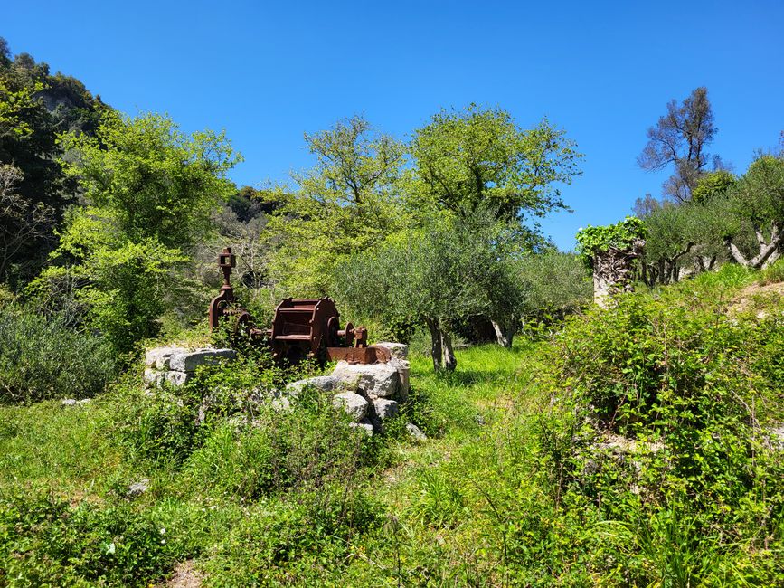 Hike ancient Eleutherna