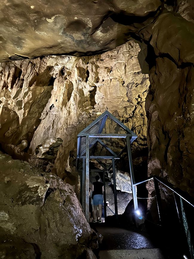 Tropfsteinhöhlenbesichtigung in Georgien - Prometheus Cave
