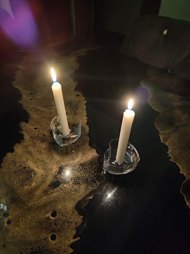 Ho comprato candele, dato che le luci di emergenza si spengono dopo 3 ore.