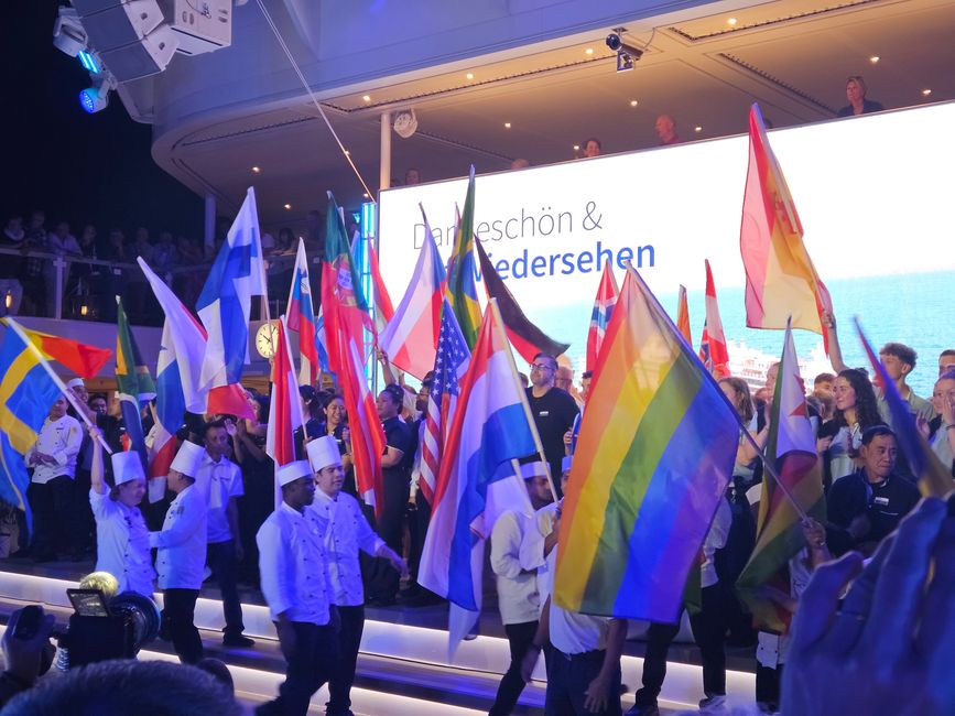 Einzug der Crew zum Abschiedsabend 