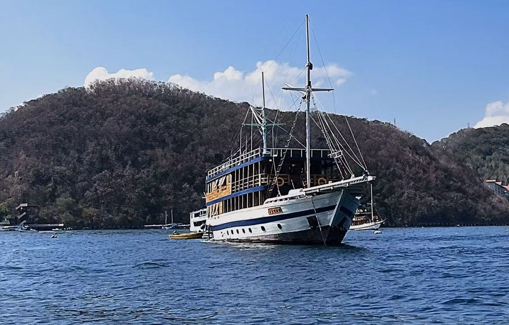 Pinisi im Komodo-Nationalpark