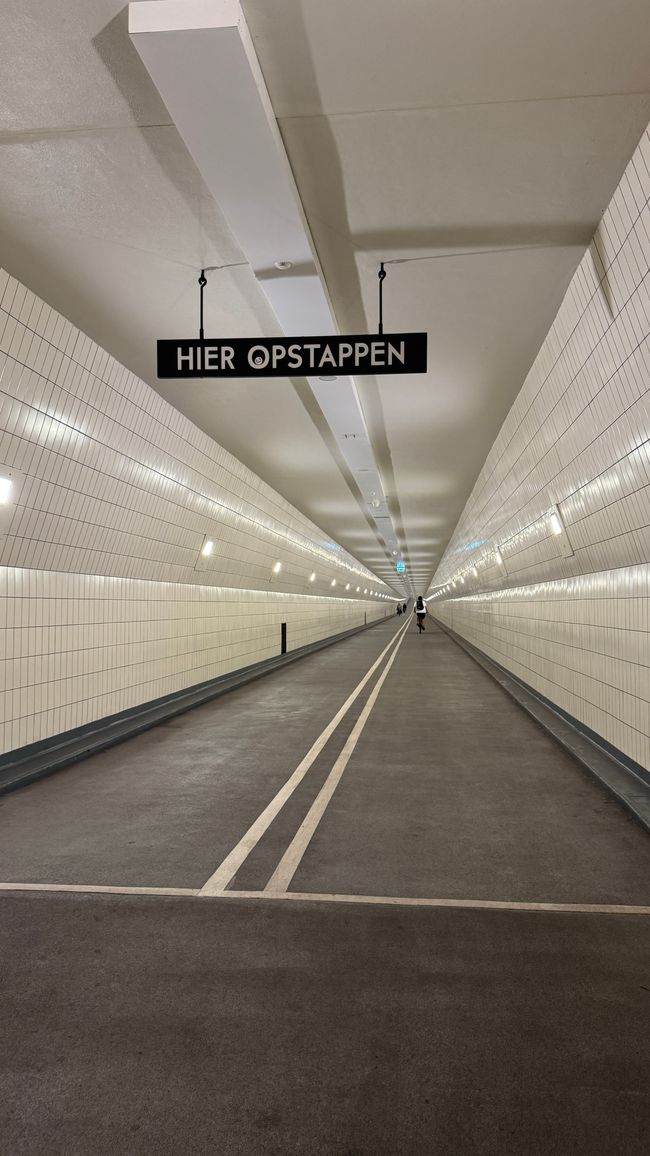 Maastunnel unter Wasser Radweg Historischer Tunnel