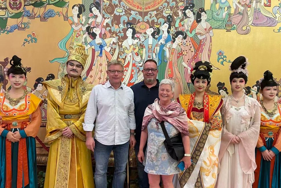 Wir mit ein paar der Schauspieler*innen