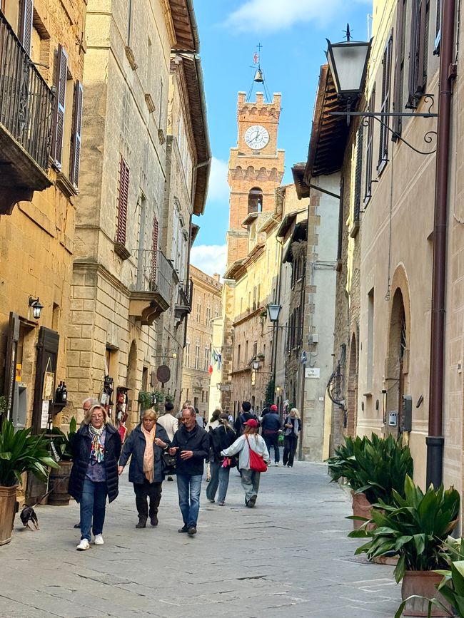 Pienza était pleine de touristes ce jour-là ensoleillé.